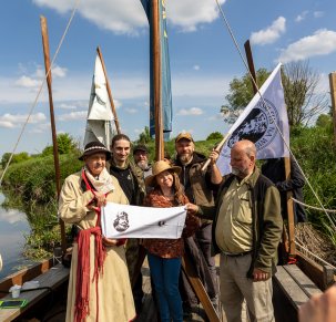 Spotkanie na łodziach z flisakami płynącymi do Gdańska