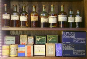 Fotografia: wyposażenie Apteki.