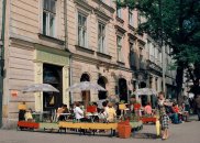 Kolorowa grafika. Linearny rysunek Barbakanu.