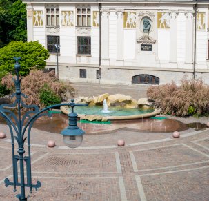 „Tajemnice handlu na Placu Szczepańskim” – inkluzywny spacer miejski z pomocami sensorycznymi i elementami audiodeskrypcji AD