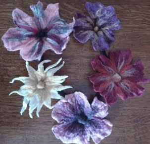 Zimowe kwiaty – filcowanie na mokro