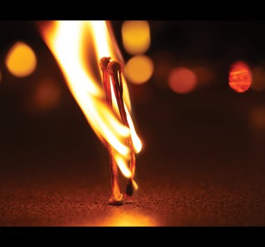 Kolorowa fotografia. Płomień.