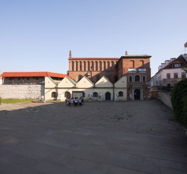 Kolorowe zdjęcie Starej Synagogi